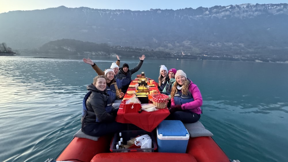 Raclette op het water bij Interlaken.